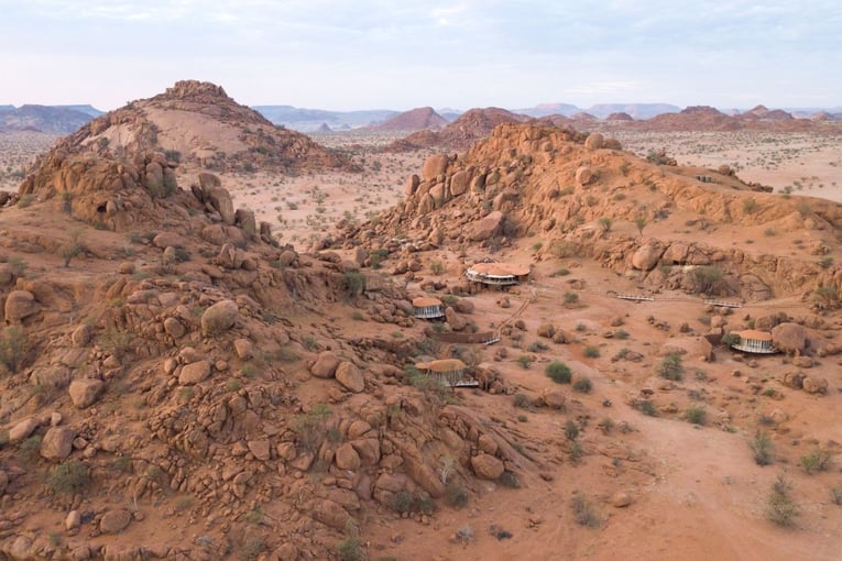 Africká krajina, písek, kopce