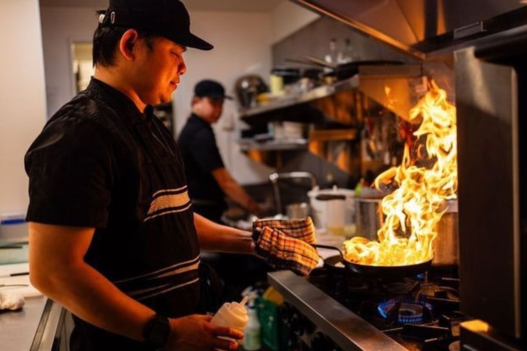 kuchař, pánev, oheň