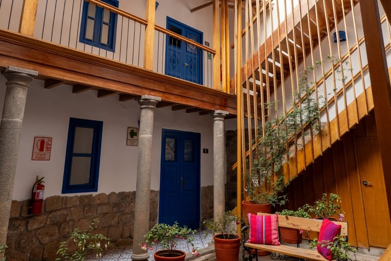 atrium, dveře modré