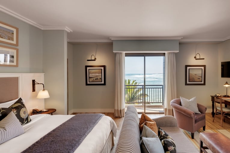 hotelový pokoj, výhled na moře