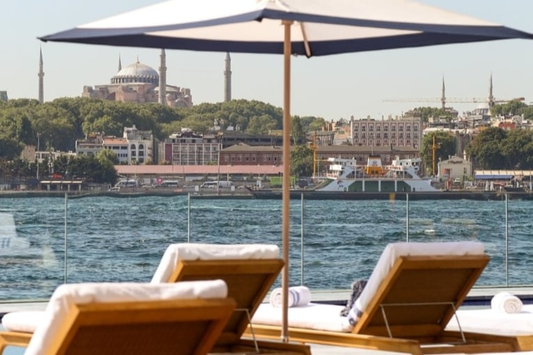 Istanbul, Bospor, lehátko