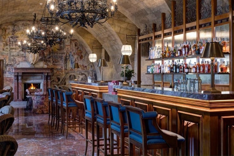 bar