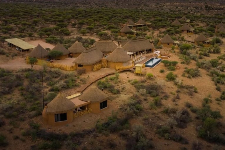 1200 x 800 Zannier Omaanda Lodge, Namibie, Afrika _ Exclusive Tours_lodge v buši