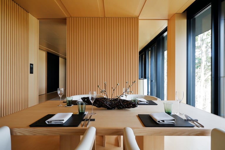 1200x800 Aman Kyoto jidelni stul