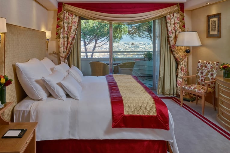 1200x800 Rome Cavalieri Waldorf Astoria Corner Suite_bedroom_red