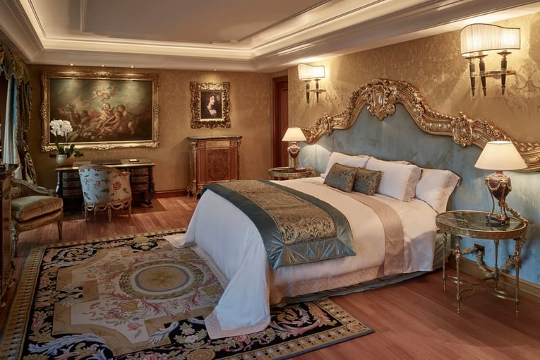 1200x800 Rome Cavalieri Waldorf Astoria Petronius_Suite_Bedroom
