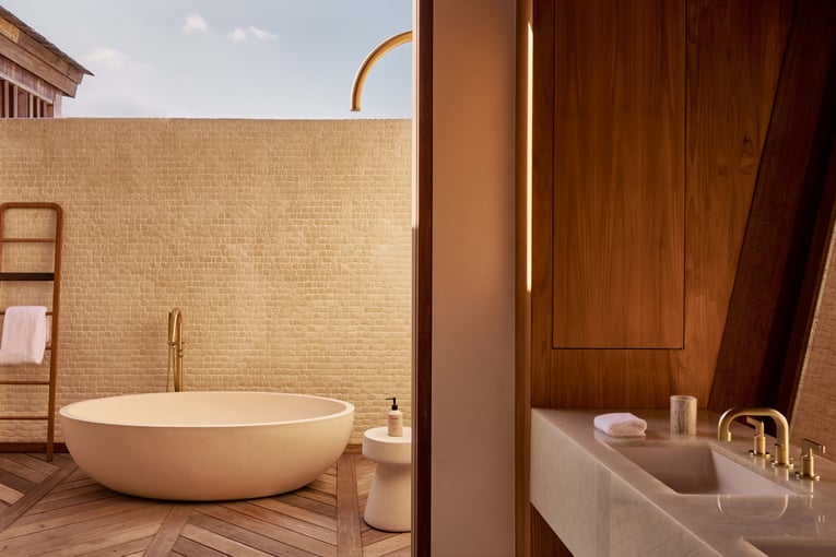 .Here_Ocean-side-Yellow-Bedroom_Bathroom