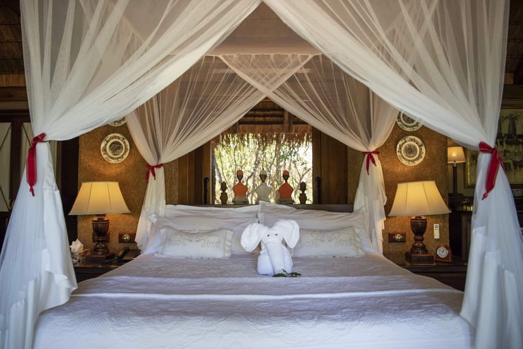 1200x800_Safari_Lodge_Jabulani_Jabulani-Suites-Interior-Bed-Area-scaled