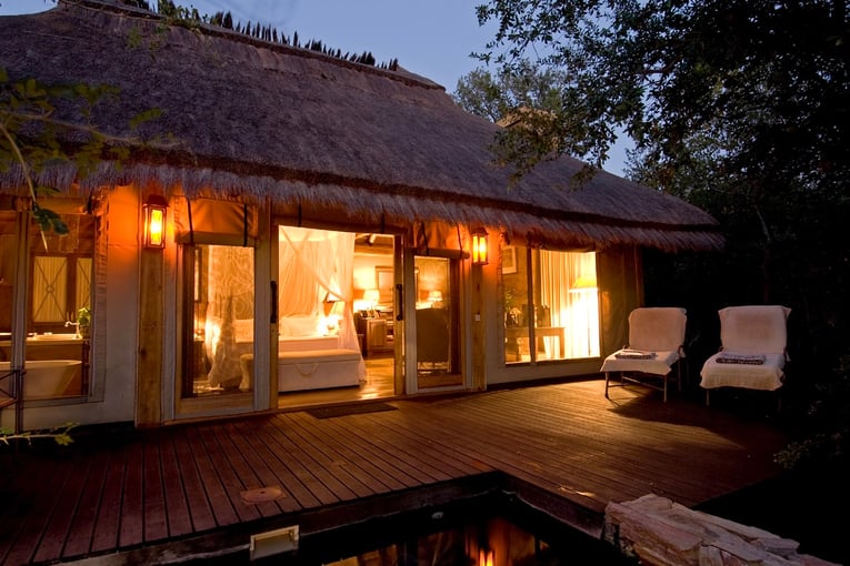 1200x800_Safari_Lodge_Jabulani_Jabulani-Suites-Private-Deck-at-Night