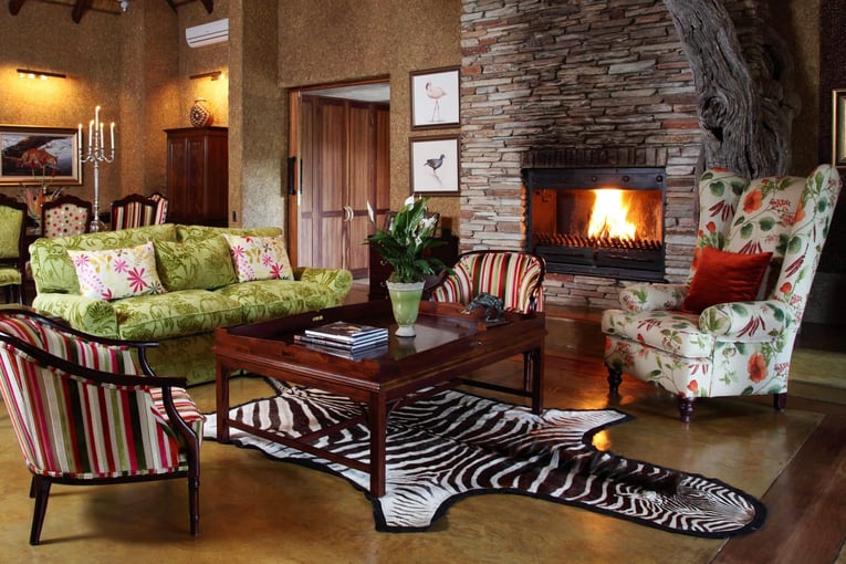 1200x800_Safari_Lodge_Jabulani_Jabulani-Zindoga-Villa-Living-Room4-scaled-e1635146982823