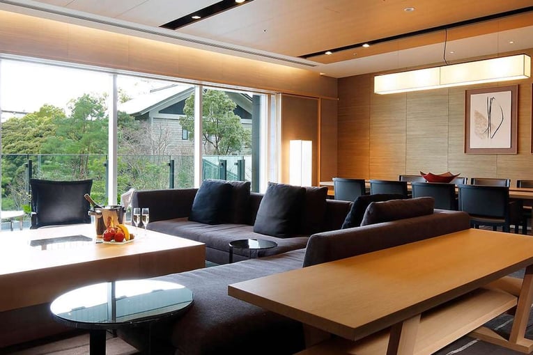 1200x800_The Capitol Hotel Tokyu_pokoj s vyhledem