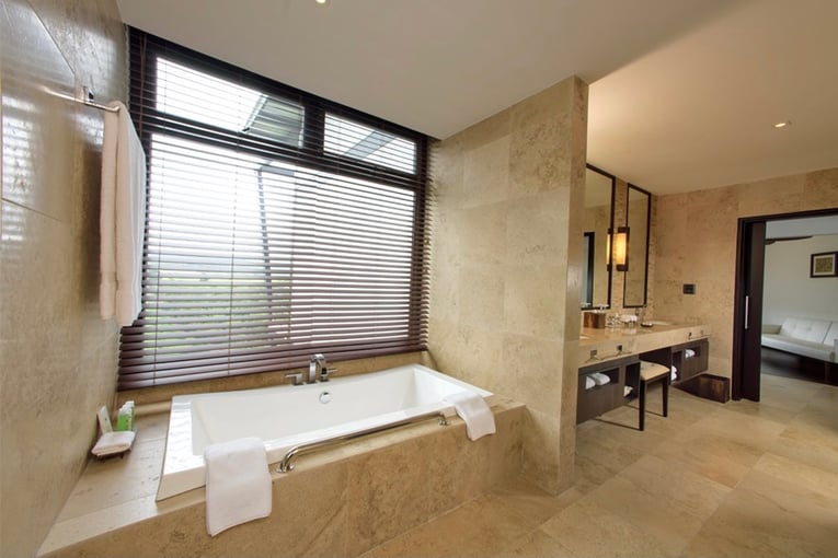1200x800_pikaia_lodge_pool-suite-4