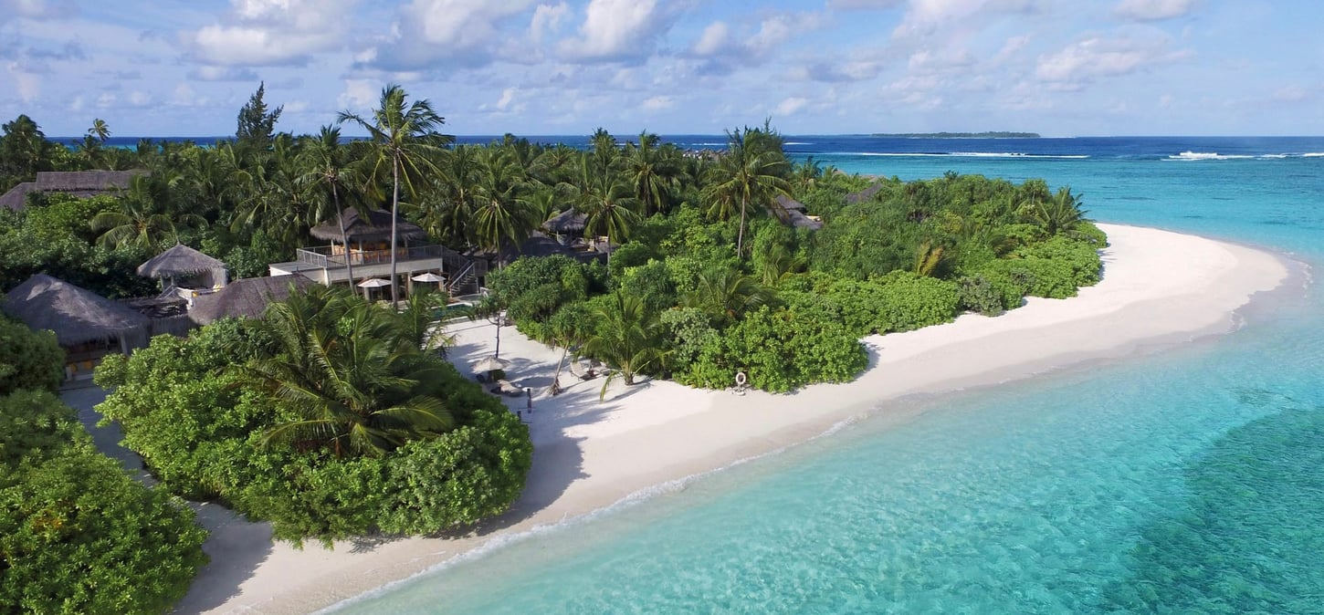 1450x674 Aktivní odpočinek v ráji na Maledivách s Exclusive Tours laamu-maldives-two-bedroom-ocean-beach-villa-lagoon-aerial-view