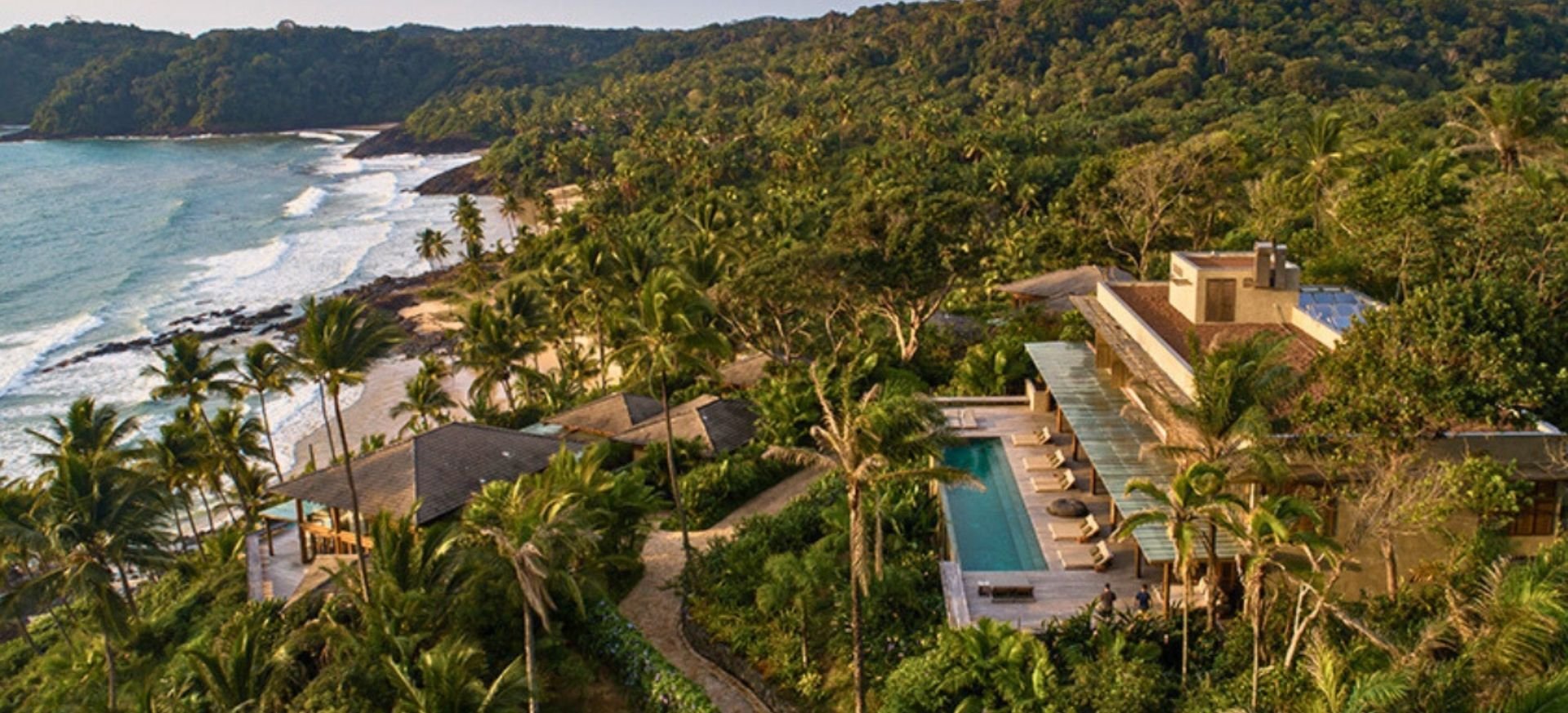 palmy, pláž a moře