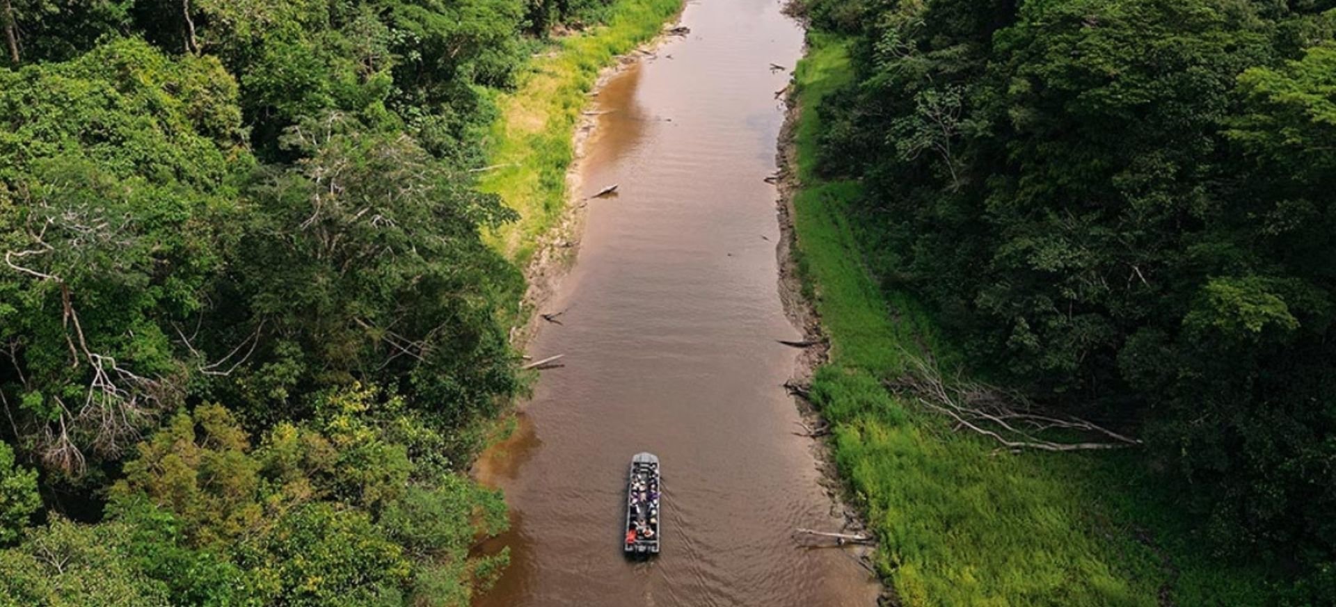 řeka, příroda a loď