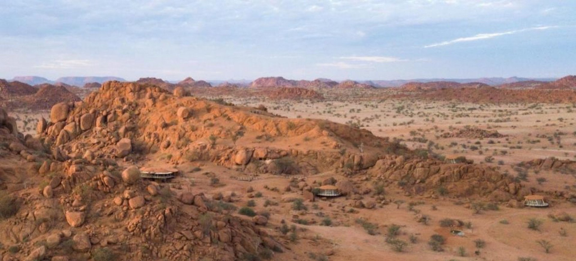 1920x873 Onduli Ringe Lodge, Namibie, Afrika | Exclusive Tours_poušť_744462569.jpg