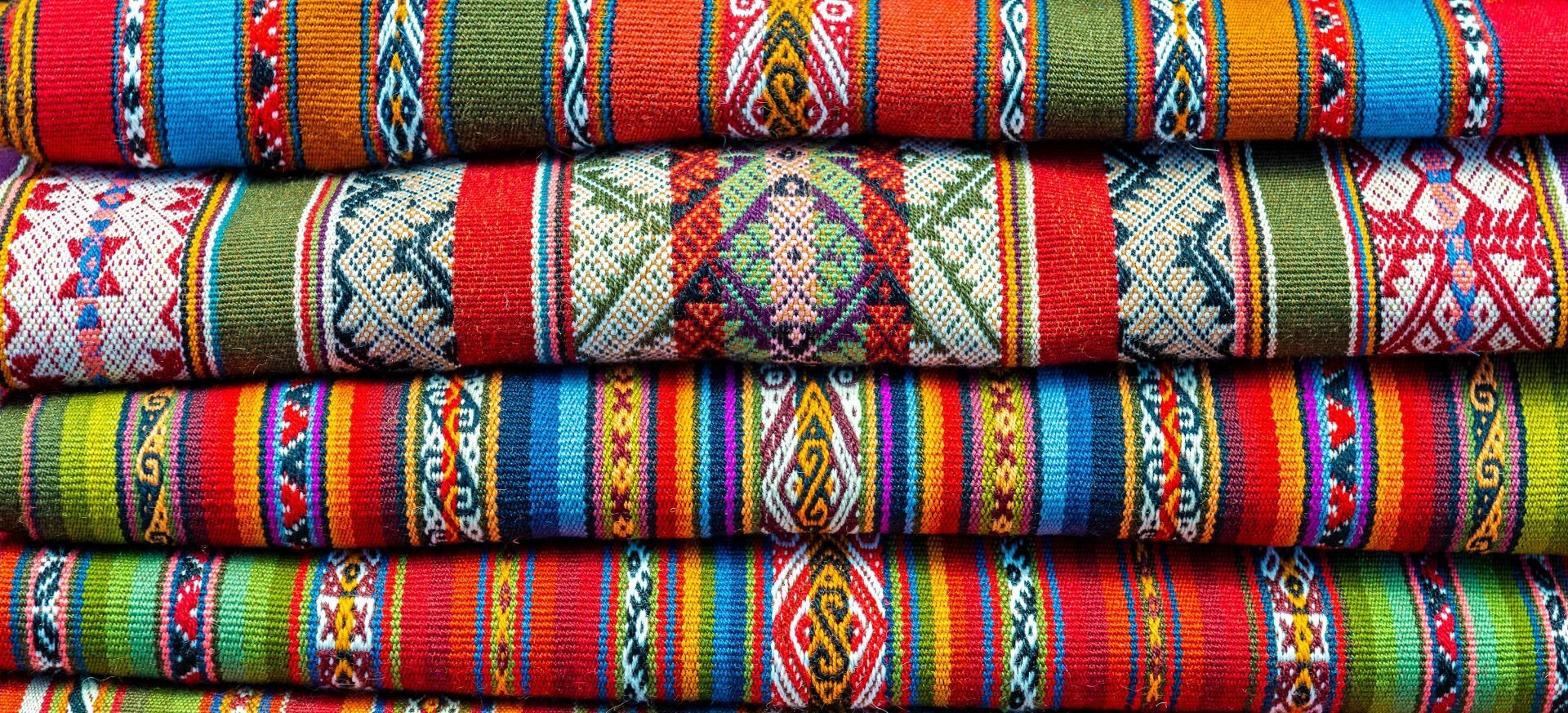 peruánské barevné látky