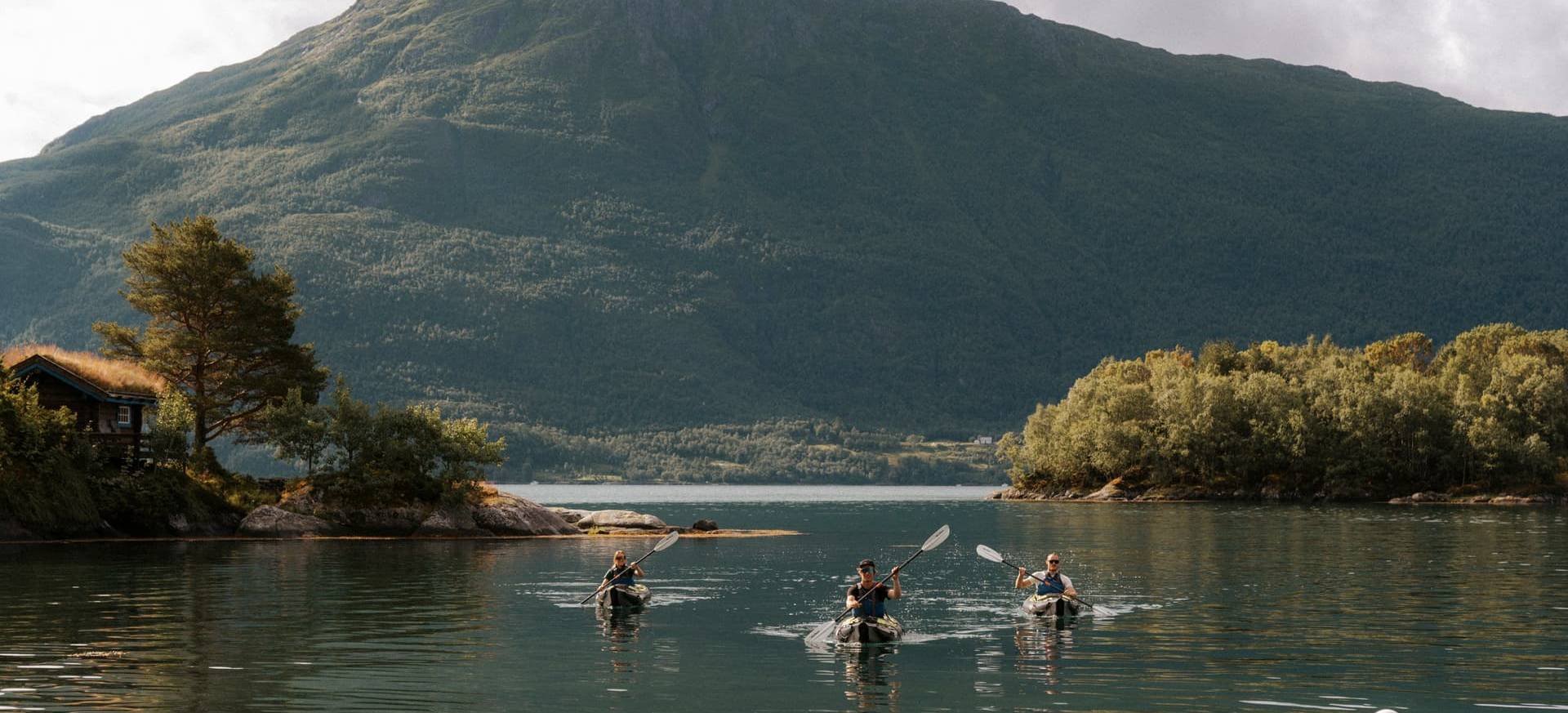 jezero, kajaky, kopec