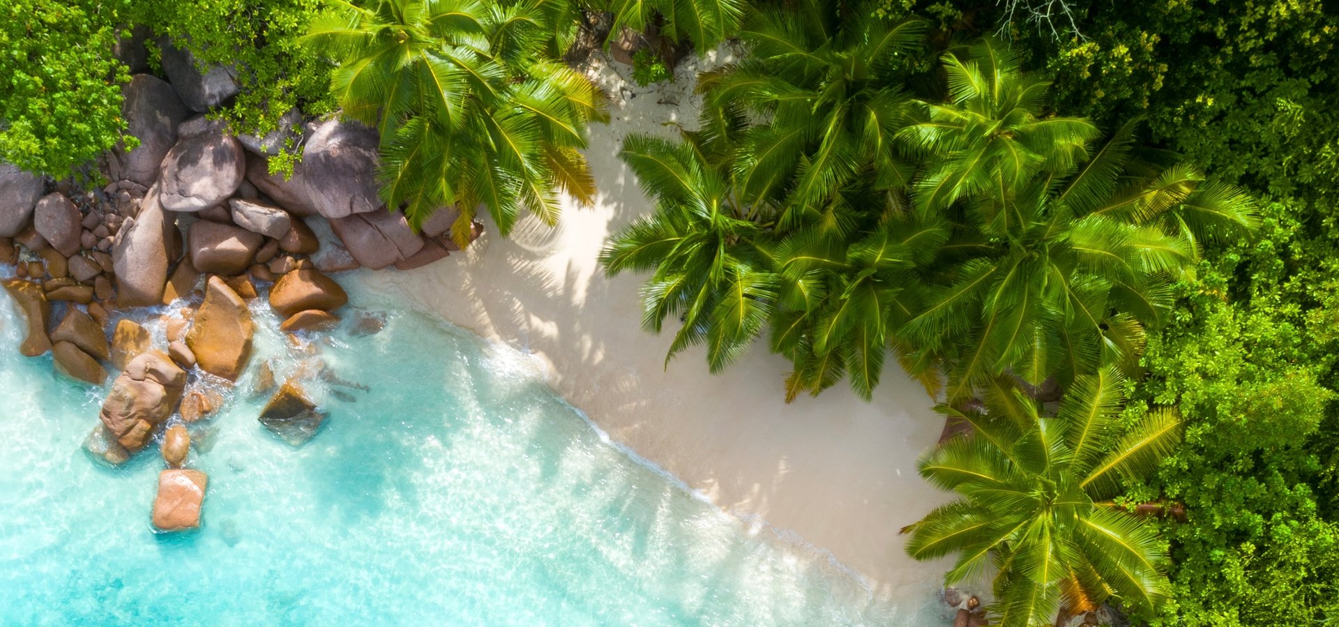 1920x900 Seychely Secret small beach in the bay of Anse Lazio beach, Praslin, Seychelles_2051526302-huge