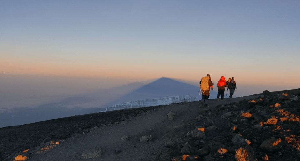 3 Trekking za úplňku na Kilimandžáru
