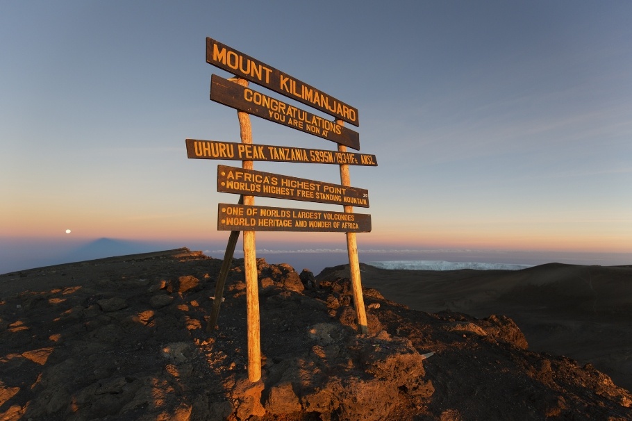 Trekking za úplňku na Kilimandžáru
