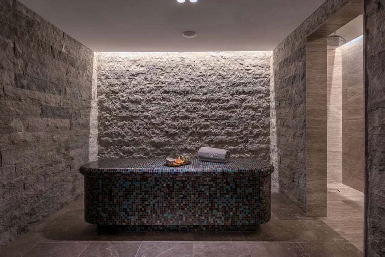 AMARA Mosaic-Treatment-Bed-in-Thermal-Area-1920x1201-s-1