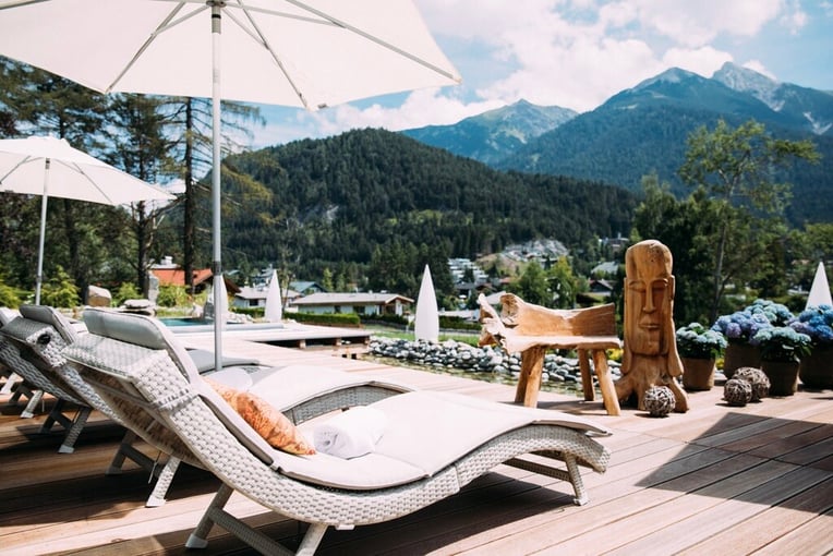 Alpin Resort Sacher | Exclusive Tours terrasse-_spa-chalet_sommer_Astoria_Resort_Seefeld