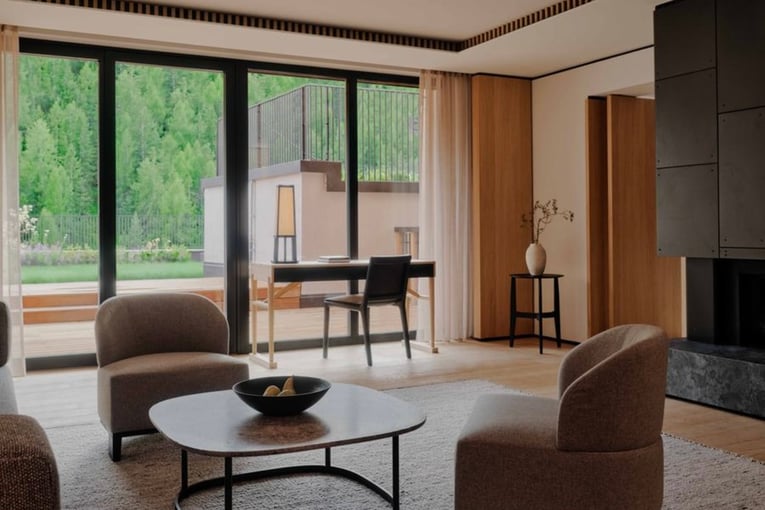 Aman Rosa Alpina, Itálie – Dolomiti Superski | Exclusive Tours Aman_Rosa_Alpina-_Italy_-_Accommodation-_Rosa_Alpina_Suite-_Room_107-_0942