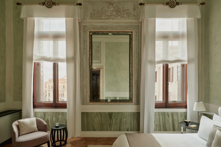 Aman Venice, Itálie – Benátky | Exclusive Tours aman-venice-accommodation-coccinas-apartment-palazzo-stanza-bedroom