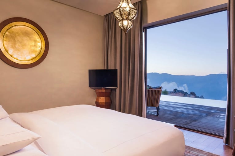 Anantara Al Jabal Al Akhdar anantara-cliff-pool-villa---bedroom---1920x1037