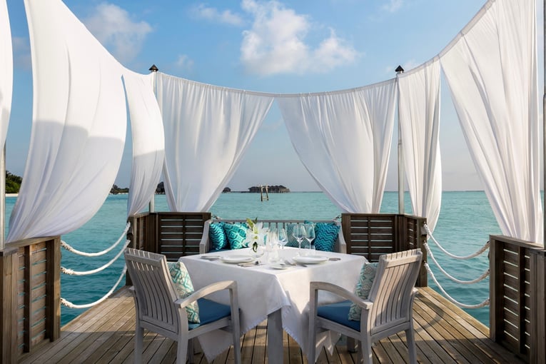 Anantara Dhigu Maldives Resort anantara_dhigu_dining_by_design_floating_1920x1037