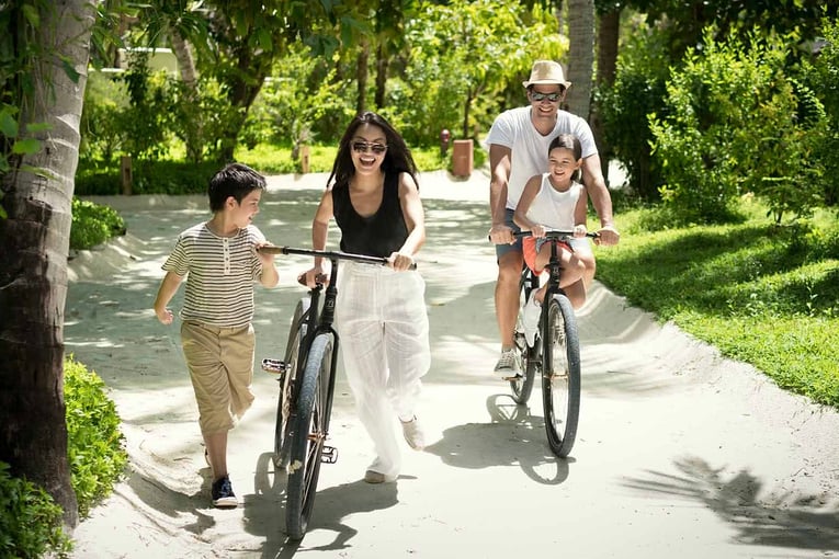 Anantara Dhigu Maldives Resort anantara_dhigu_maldives_biking_family_02_1920x1037
