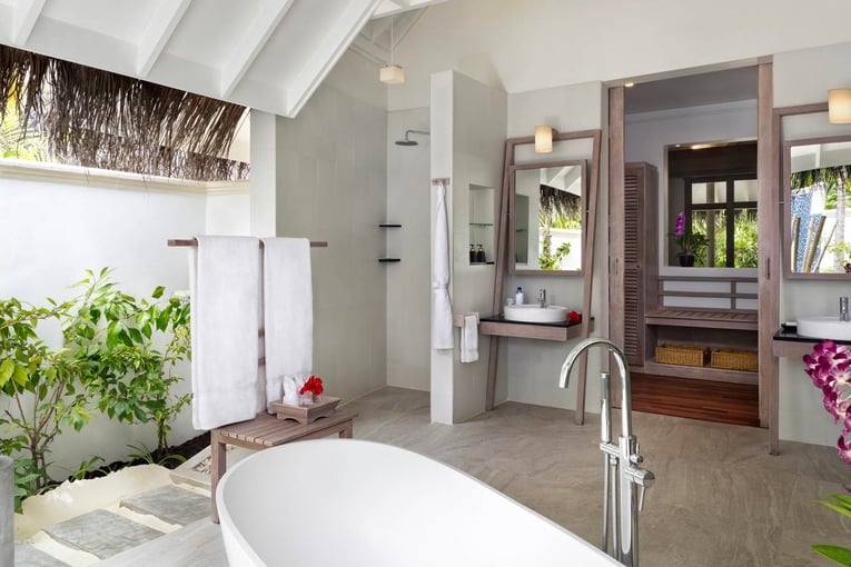Anantara Dhigu Maldives Resort anantara_dhigu_sunset_beach_villa_bathroom_angle_1920x1037