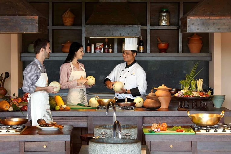 Anantara Golden Triangle Elephant Camp & Resort, Thajsko – Chiang Rai anantara_golden_triangle_chiang_rai_cooking_school_1920x1037