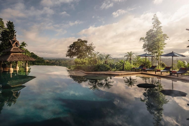 Anantara Golden Triangle Elephant Camp & Resort, Thajsko – Chiang Rai anantara_golden_triangle_elephant_camp_and_resort_exterior_view_pool-1920x1037