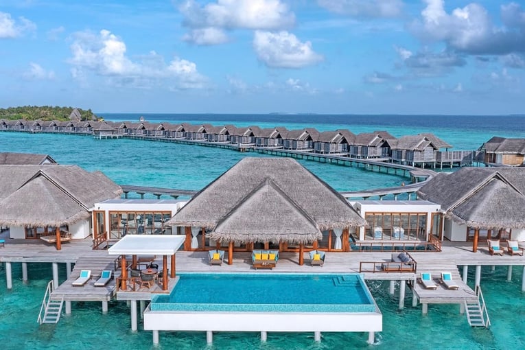 Anantara Kihavah akih_2bdrm_sunset_overwater_10