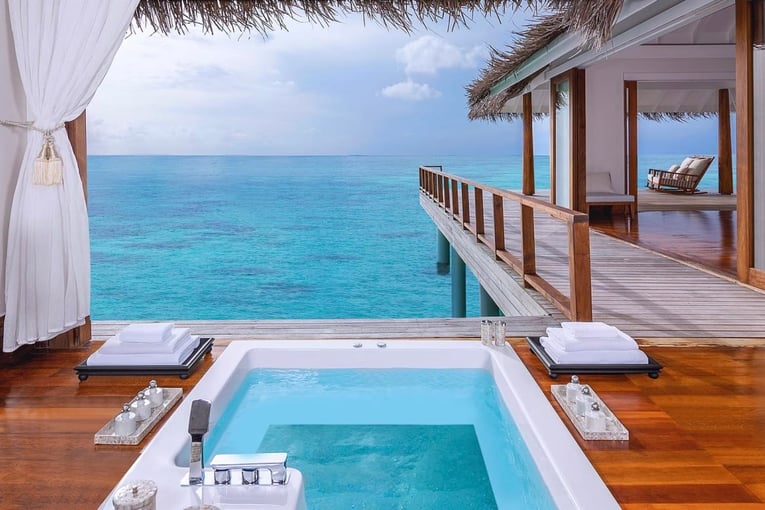 Anantara Kihavah akih_2bdrm_sunset_overwater_11