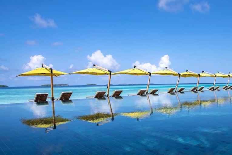 Anantara Kihavah anantara_kihavah_restaurant_manzaru_pool_1920x1037px