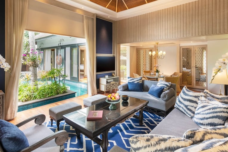 Anantara Mai Khao Phuket Villas apk_royal_villa_by_jim-thompson_living_room_overview_1920x1037