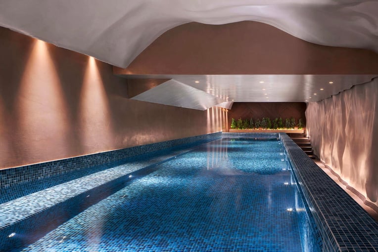 Anantara New York Palace Budapest Hotel, Maďarsko - Budapešť | Exclusive Tours anantara_new_york_palace_budapest_hotel_hotel_facilities_swimming_pool_interior_lights_on_1920x10372