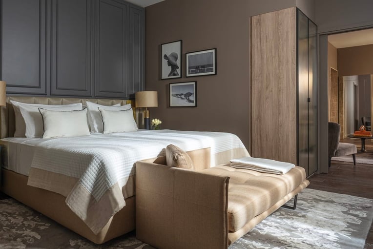 Anantara Plaza Nice Hotel | Exclusive Tours anantara_plaza_nice_suite_sea_garden_view_balcony_bed_hero_0447-panox-3-3-crpd-1920x1037