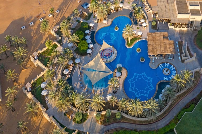 Anantara Qasr al Sarab qasr_al_sarab_desert_resort_by_anantara_exterior_view_swimming_pool_1920x1037
