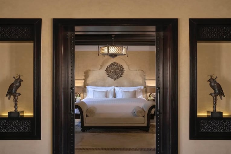Anantara Qasr al Sarab qasr_al_sarab_desert_resort_by_anantara_guest_room_royal_pavilion_villa_bedroom