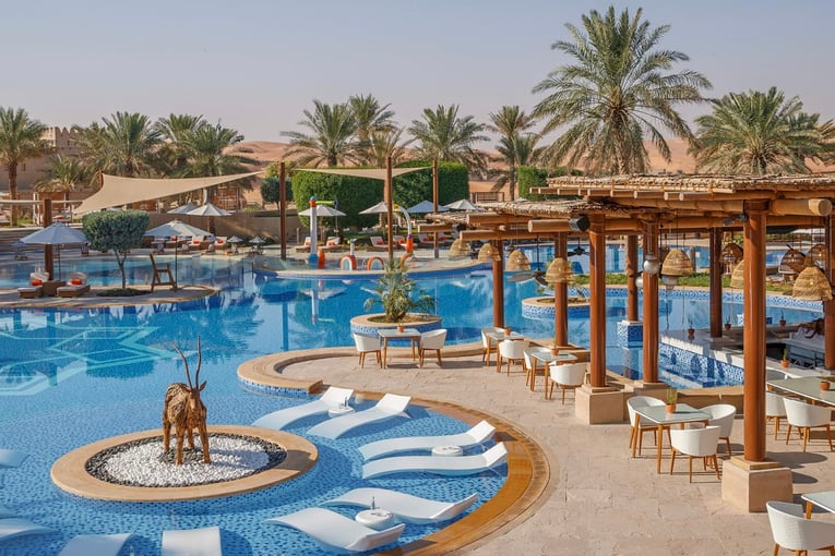 Anantara Qasr al Sarab qasr_al_sarab_desert_resort_by_anantara_restaurants_naseem_pool_bar_adults_pool_lounge_1920x1037
