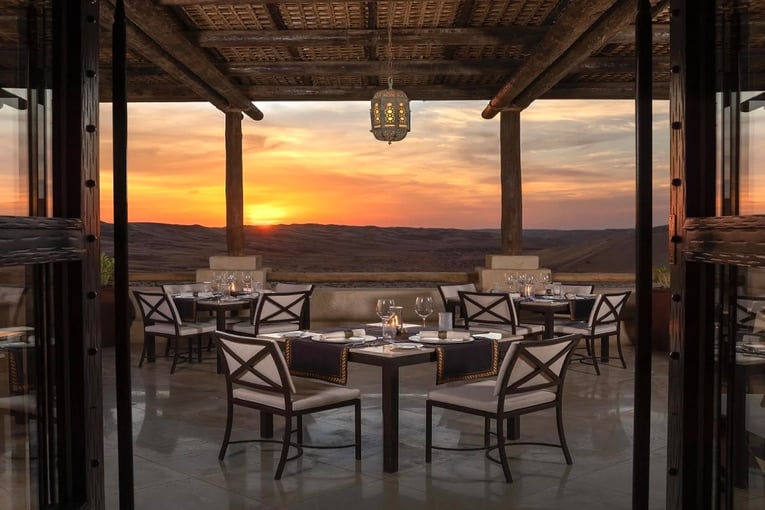 Anantara Qasr al Sarab qasr_al_sarab_desert_resort_by_anantara_restaurants_suhail_outdoor_terrace_sunset