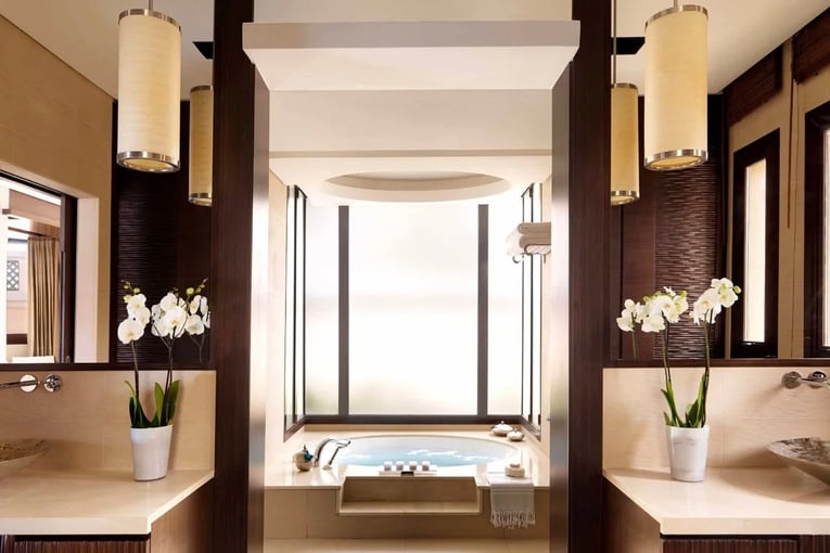 Anantara The Palm Dubai Resort anantara_the_palm_dubai_one_bedroom_beach_villa_bathroom_1920x1037