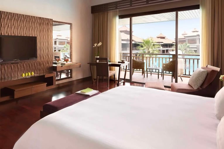 Anantara The Palm Dubai Resort anantara_the_palm_dubai_premier_lagoon_view_room_bedroom_02_1920x1037