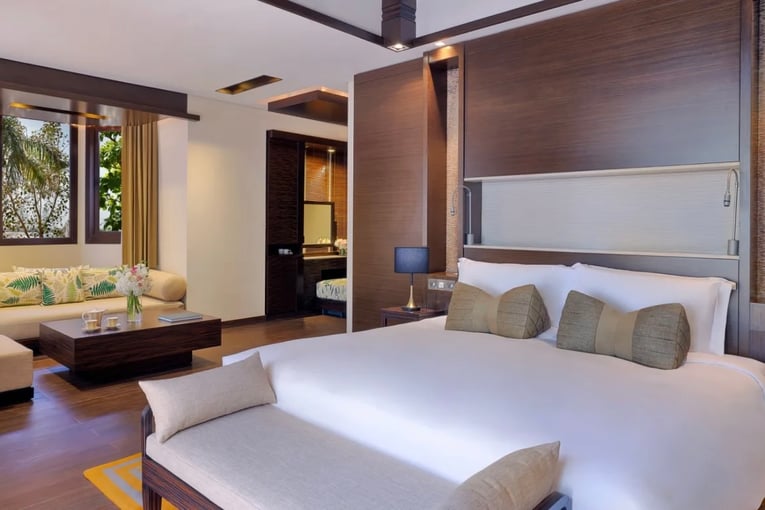 Anantara The Palm Dubai Resort anantara_the_palm_dubai_resort_guest_room_one_bedroom_beach_pool_villa_bedroom_2