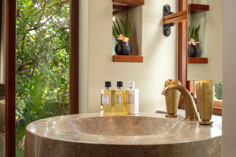 Anantara_Maia_Seychelles_Villas_Guest_Room_One_Bedroom_Villa_Bathroom_Amenities