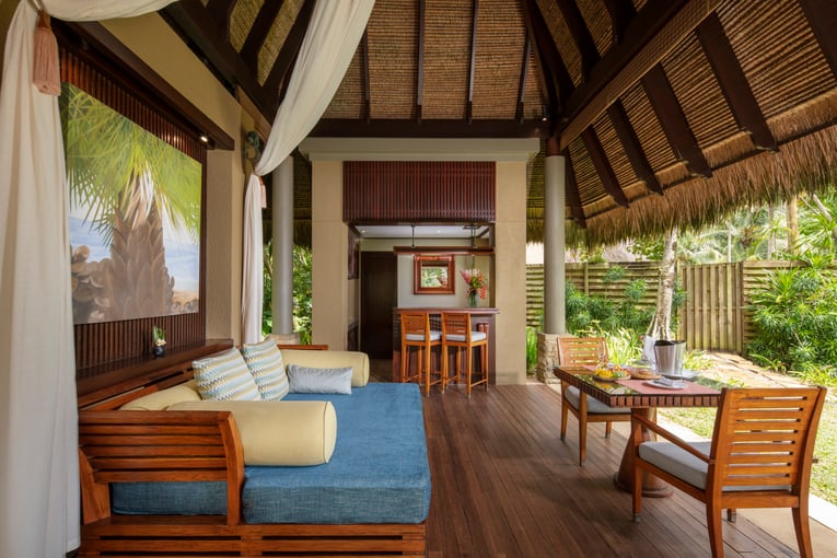 Anantara_Maia_Seychelles_Villas_Guest_Room_Premier_Beach_Pool_Villa_Day_Bed